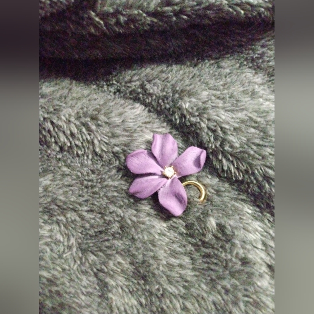 Vintage 90s Joan Rivers purple flower brooch